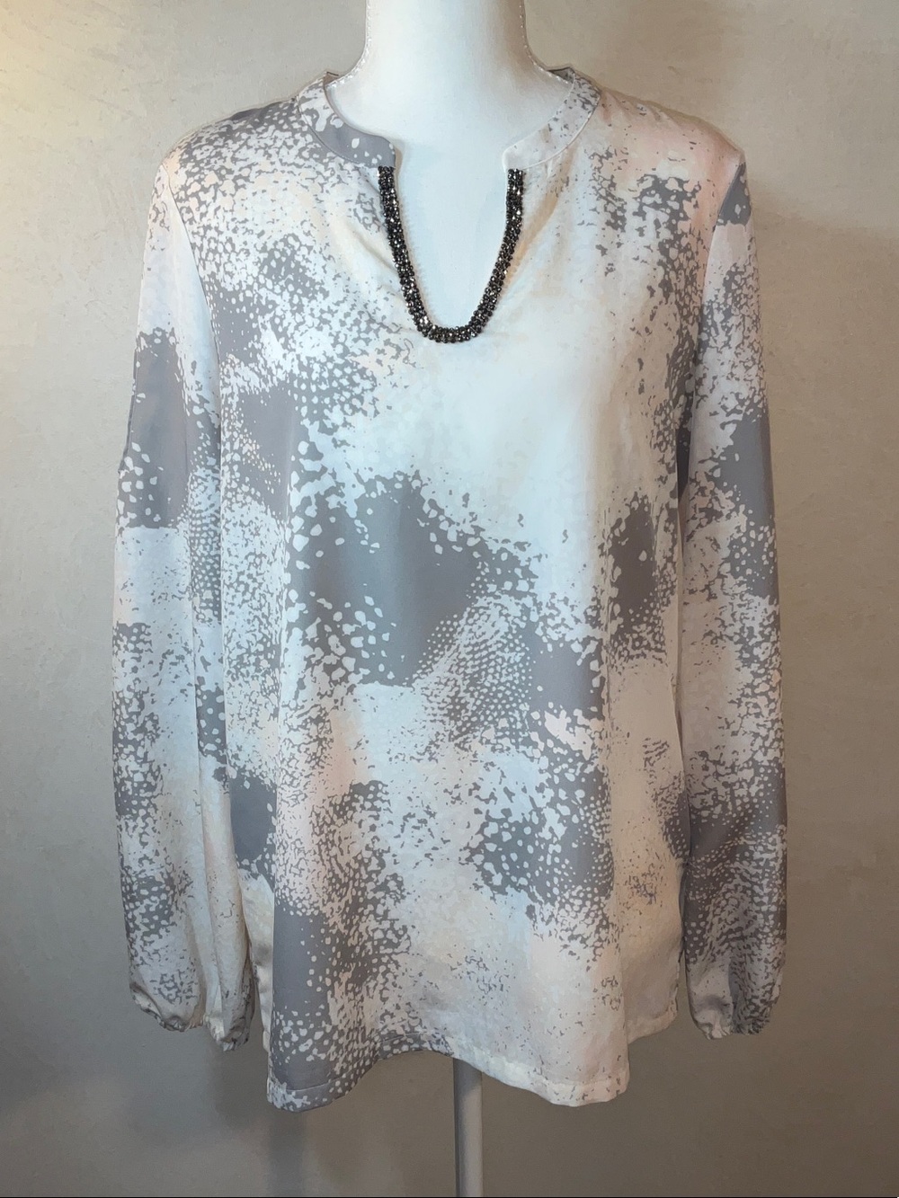 Juicy Couture White and Light Gray Patterned Notch-Neck Blouse